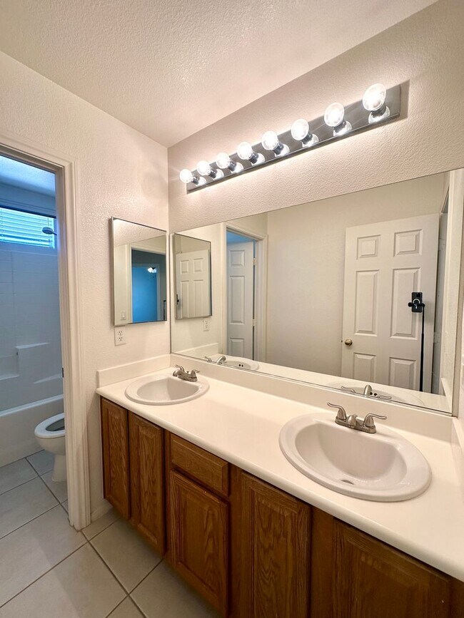 Building Photo - 7607 Pioneer Ranch Ave