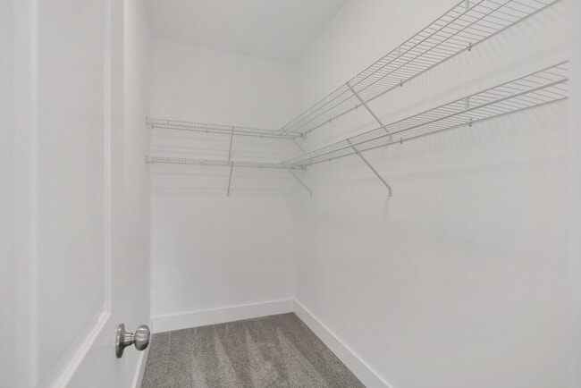 Building Photo - 7900 Heritage Dr