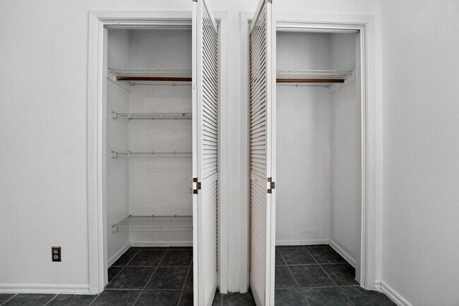 Building Photo - 2906 West Ave