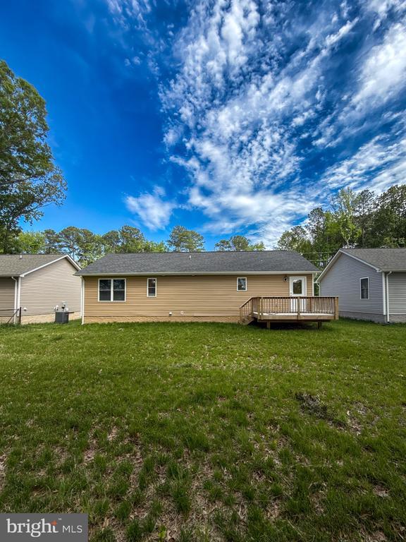 Building Photo - 65 Oak Ln