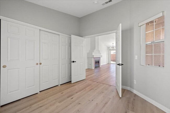 Building Photo - 9736 Double Rock Dr