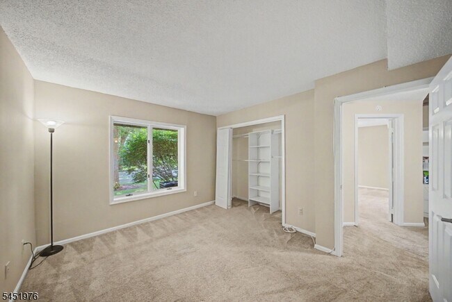 Building Photo - 24 Pine Hollow Ct