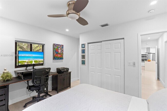 Building Photo - 7831 SW 54th Ct