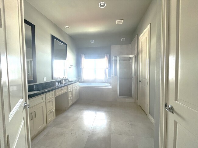 Building Photo - 3138 Pemberton Walk