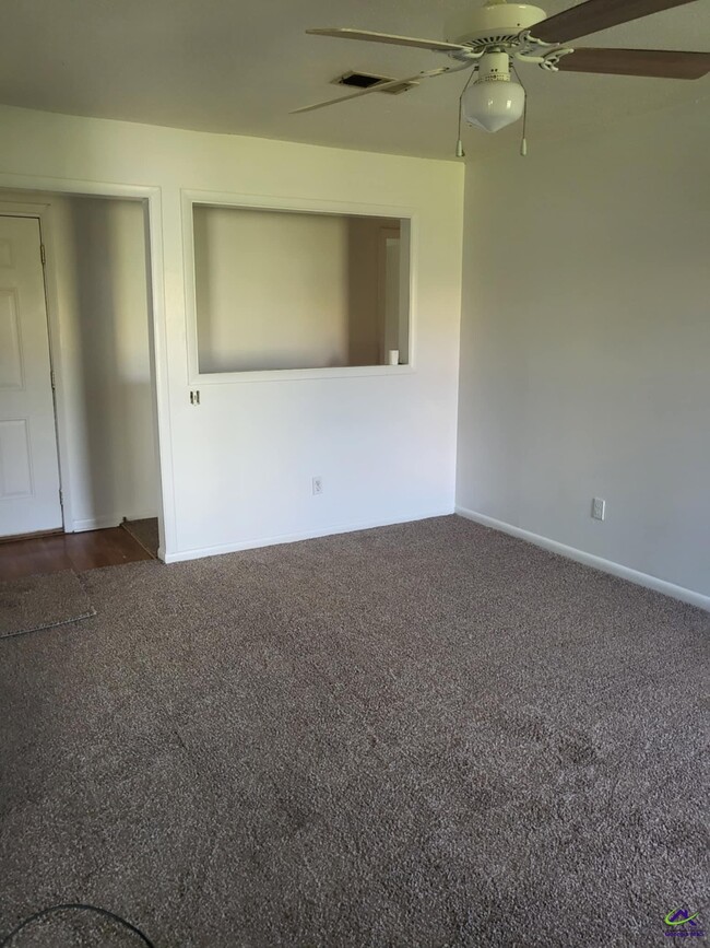 Building Photo - 303 Laverne Dr
