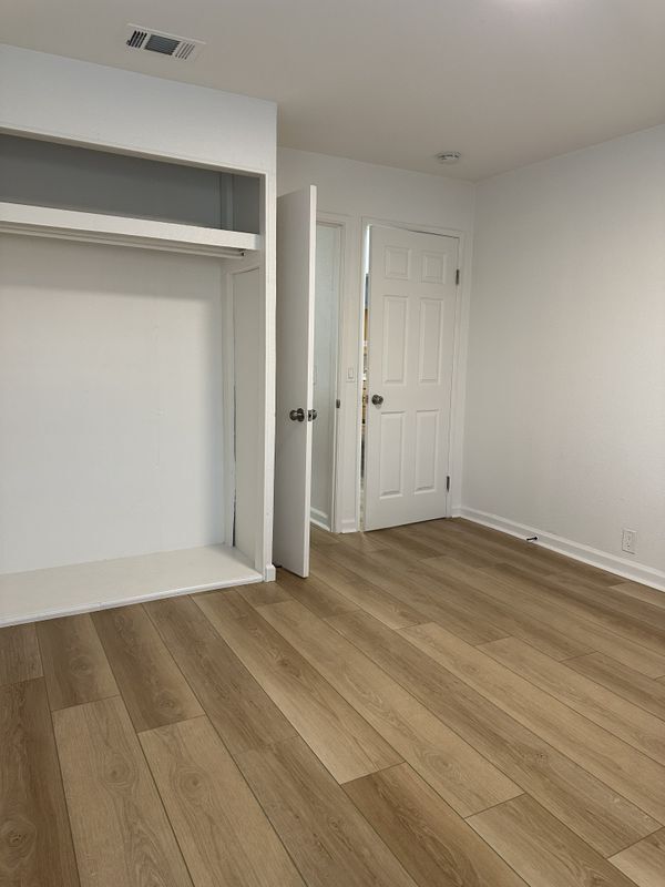 Building Photo - 832 Marion St