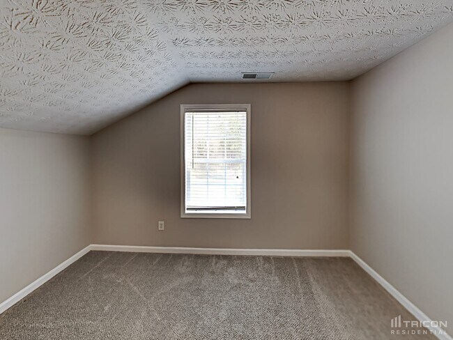 Building Photo - 404 Deer Run Ln
