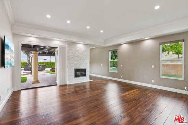 Building Photo - 27048 Triumph Ave