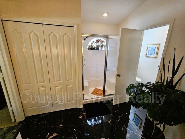 Building Photo - 4521 Gulfwinds Dr