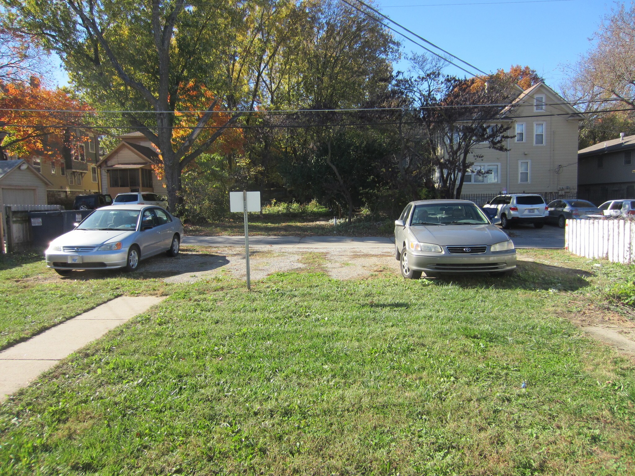 Back Yard Parking - 1015 Kentucky St