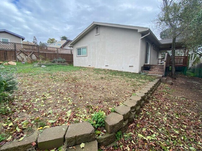 Building Photo - Avail 11/7. Nicely Updated Home in Downtow...