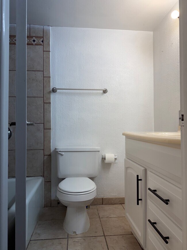 Building Photo - 1171 Calle Del Rey