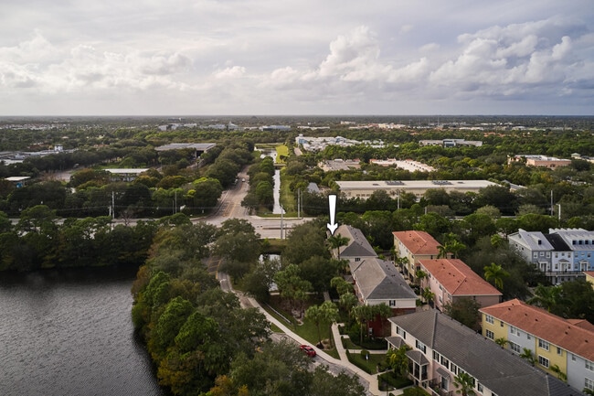 Building Photo - 463 School House Rd