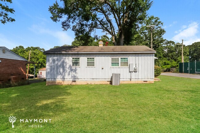 Building Photo - 1261 Hudson Ave
