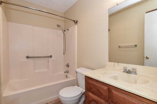 Building Photo - 3910 Peperport Dr