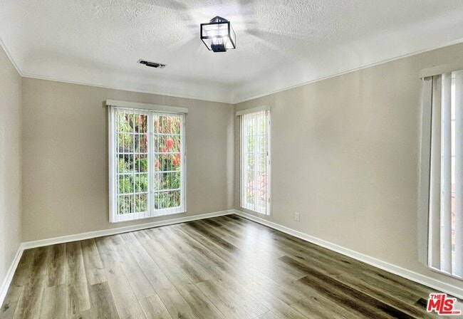 Building Photo - 124 N Mansfield Ave