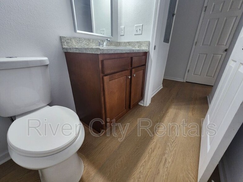 Building Photo - 6385 Bowdoin Ave