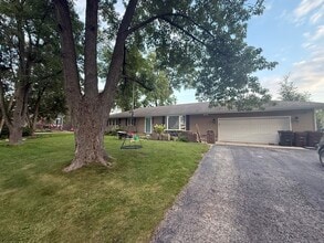 Building Photo - 122 Gall Ln