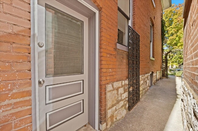 Building Photo - "Charming 3-Bed Duplex with Hardwood Floors & Cozy Fireplace - 6114 Waterman Blvd, St. Louis!" ST...