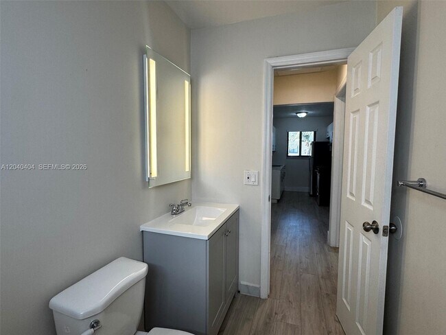 Building Photo - 1330 W 29th St