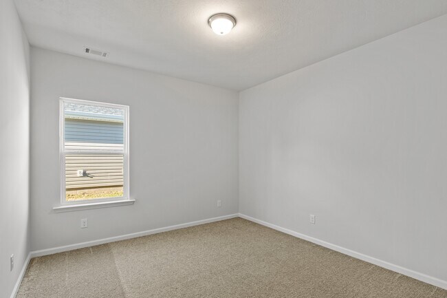 Building Photo - 8164-8164 Snelling Dr