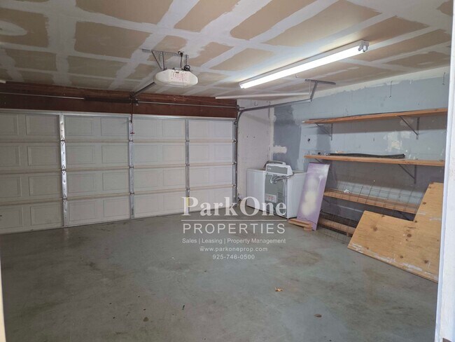 Building Photo - 2127 Dogwood Way