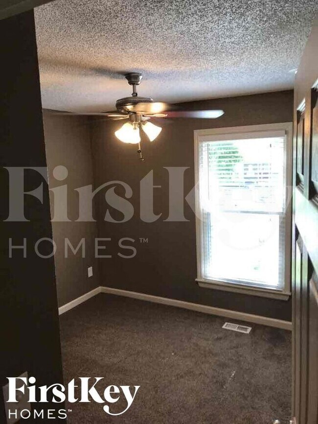 Building Photo - 14504 Laquinta Dr