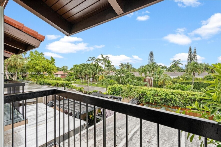 Building Photo - 1927 SW 107th Ave