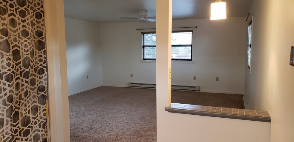 Building Photo - 636 W Center St