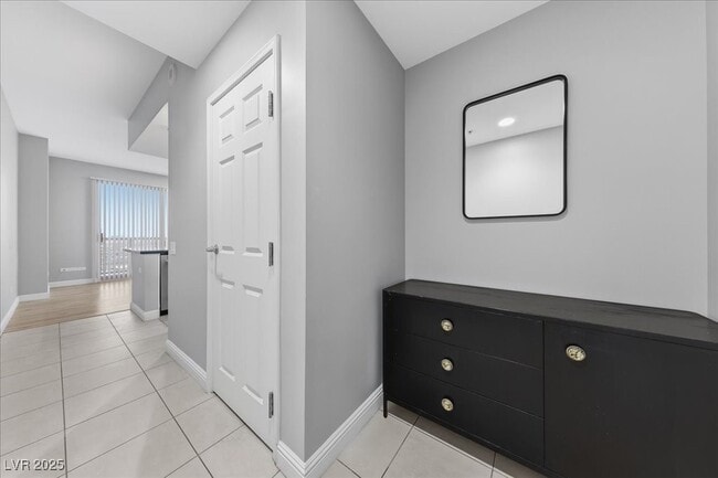 Building Photo - 200 W Sahara Ave