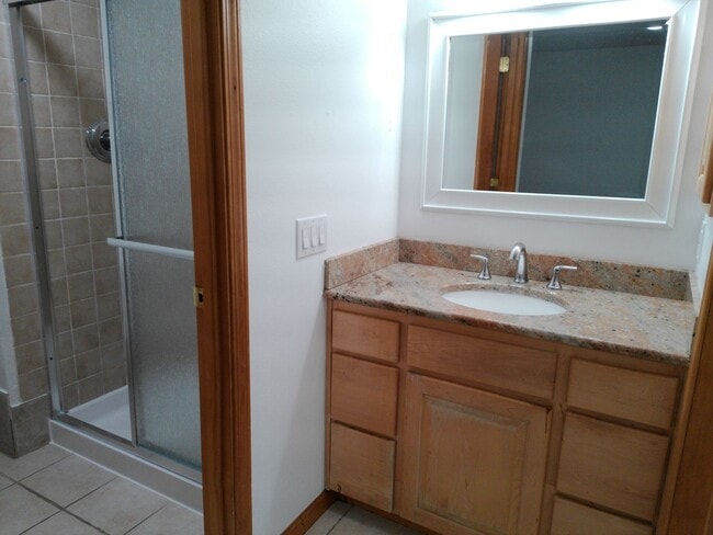 Building Photo - Beautifully Updated 3-Bedroom Home with Of...