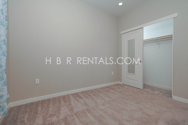 Building Photo - 1038 Osprey Dr