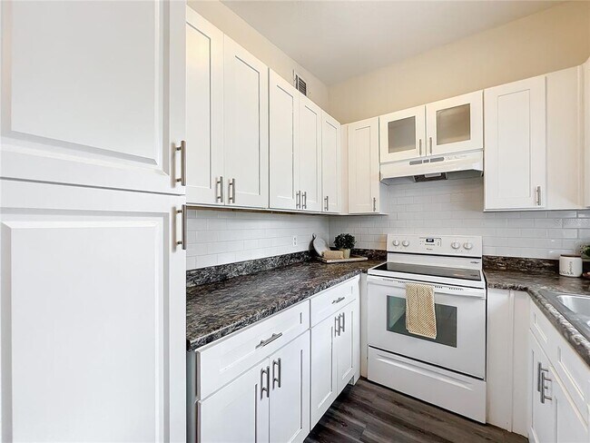 Building Photo - 1625 Crystal Ct W