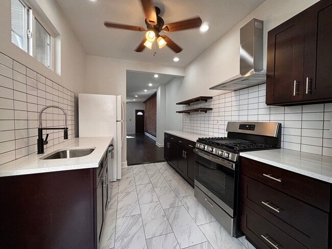 Building Photo - 2313 E Harold St