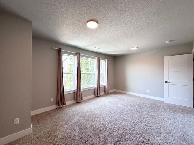 Building Photo - Beautiful Home in Desirable Monterey Estates – Happy Valley