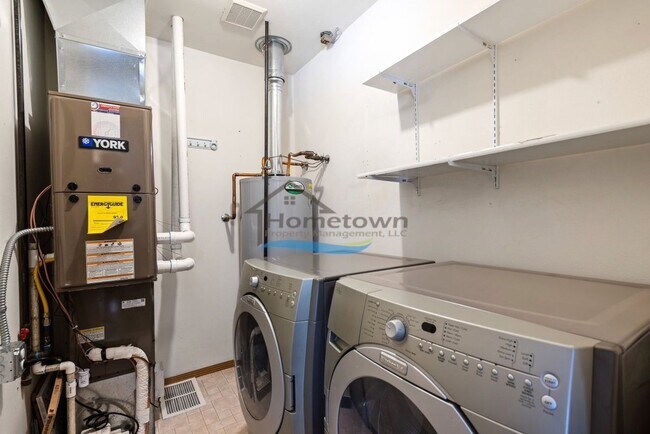 Building Photo - Sweet 2 Bed 1 Bath House with a Fenced Yard in Post Falls!