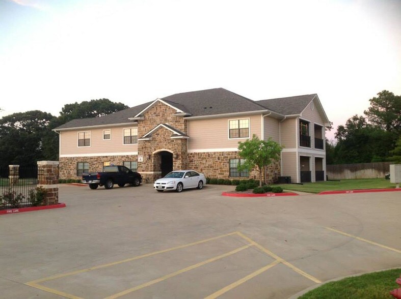 Garden Hill Luxury Apartments 15307 FM 16 W Lindale TX 75771
