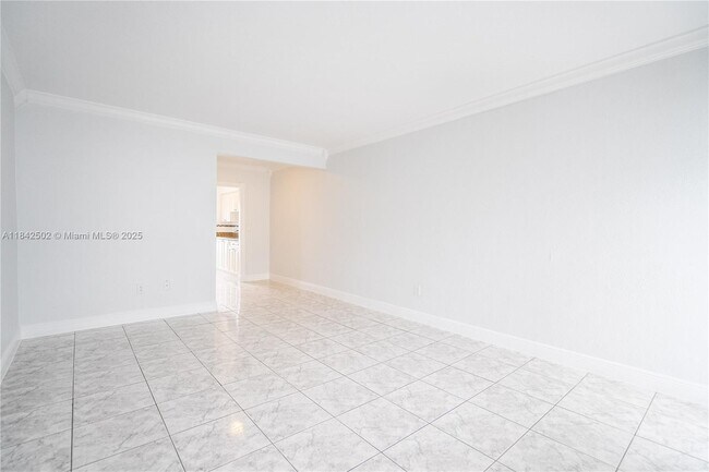 Building Photo - 7640 Carlyle Ave