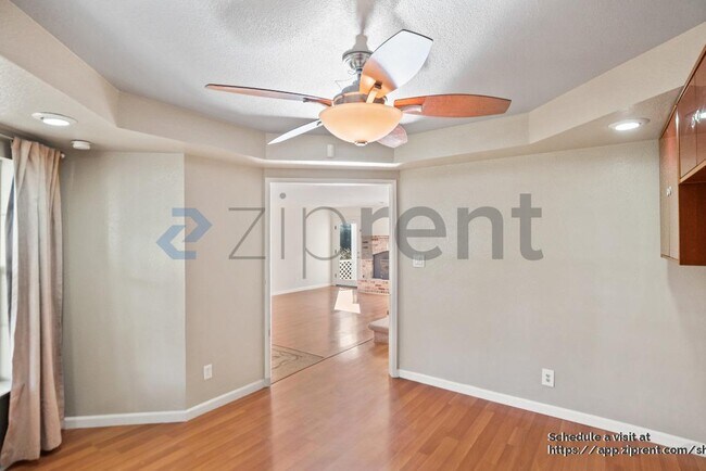 Building Photo - 920 Belmont Way