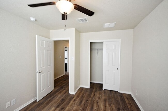 Building Photo - 2121 Sinclair Dr