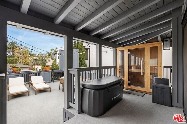 Building Photo - 637 Santa Clara Ave