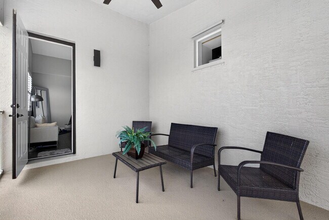 Building Photo - 9225 Delemar Ct