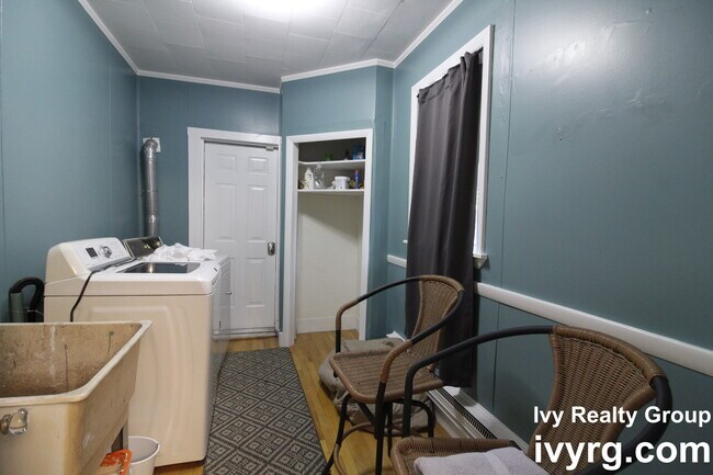 Building Photo - 196 Dorchester St