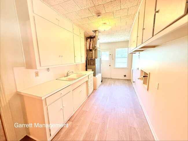 Building Photo - 1074 US-281