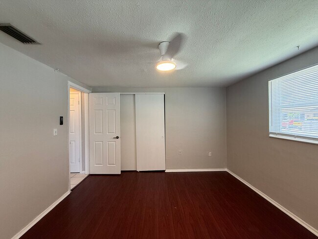 Building Photo - Available Now! Beautiful Single Family Por...