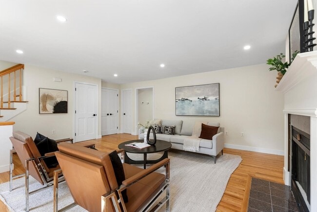 Building Photo - 29 Cottage St