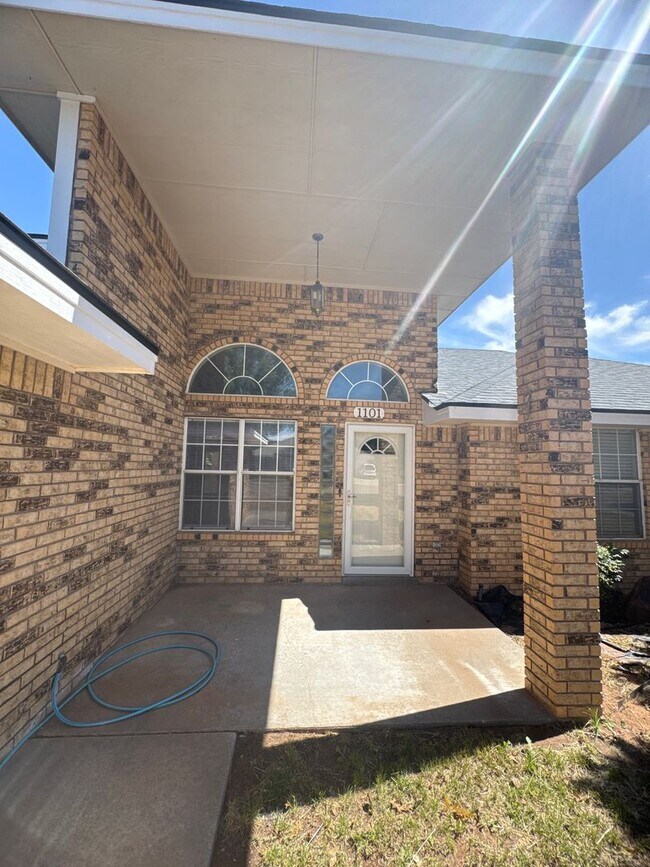 Building Photo - LIVE IN LUXURY Beautiful 4-bedroom, 2-bath Home