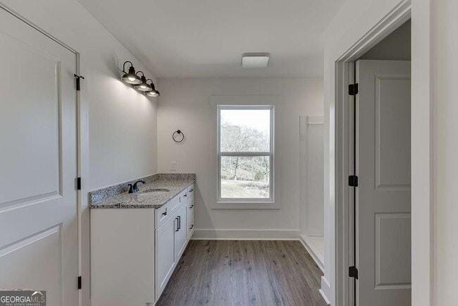 Building Photo - 569 Clayton St