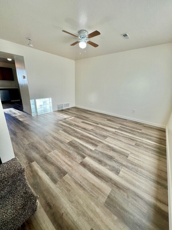 Building Photo - 682 N 400 W