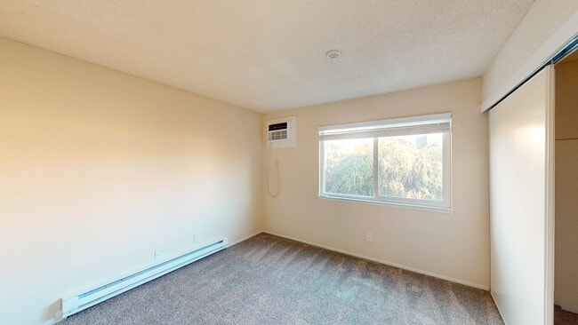 Building Photo - 883 Broadway